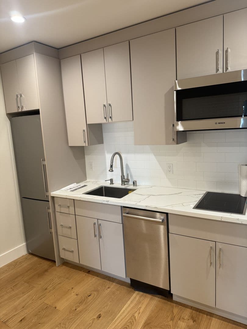 San Francisco House: 408 Rivera St