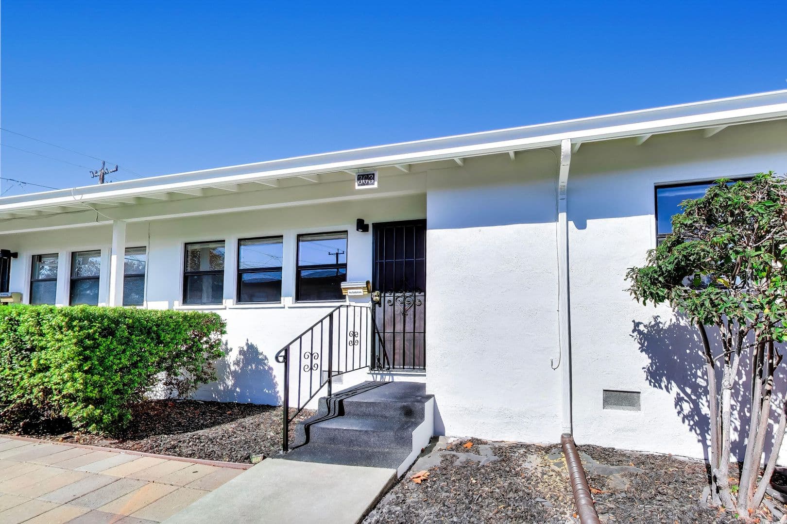 Alameda Apartment: 301-303 Maitland Dr