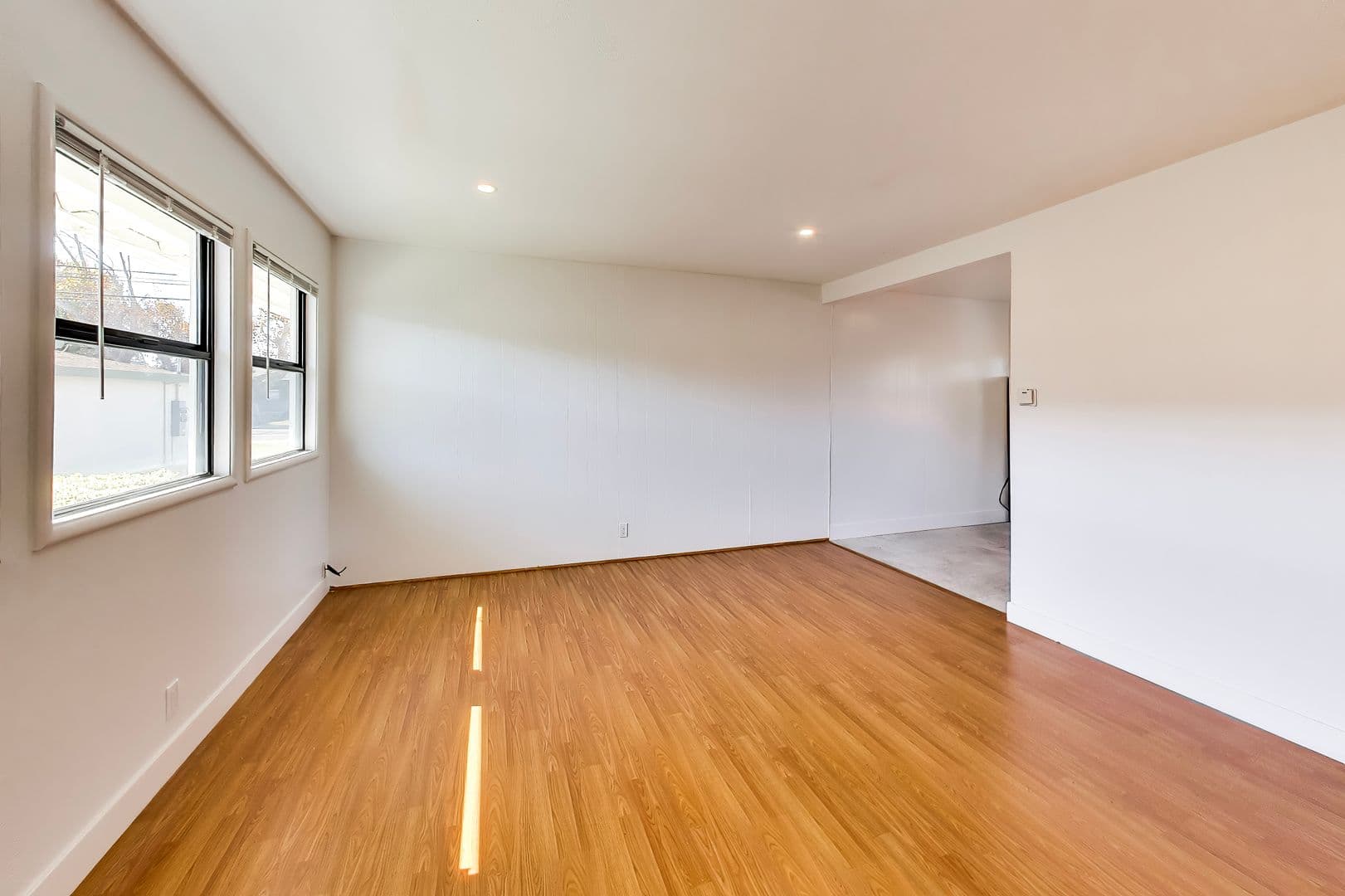 Alameda Apartment: 301-303 Maitland Dr