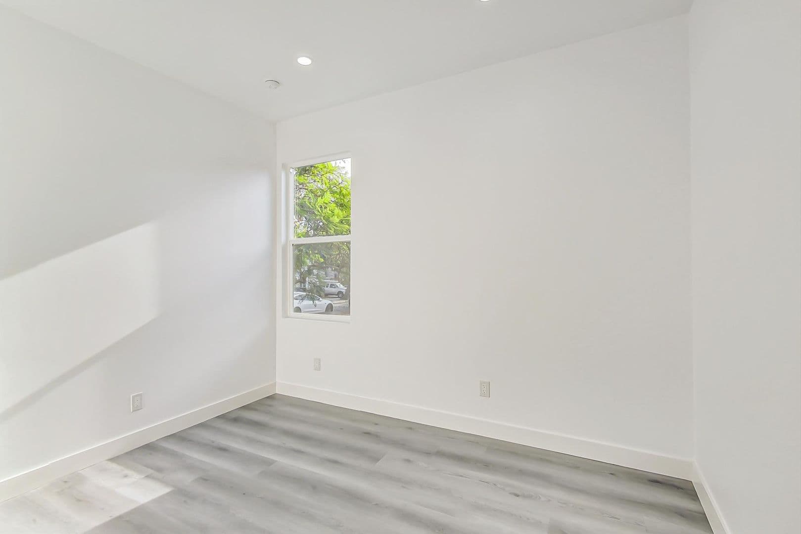 San Bruno Apartment: 115 Linden Ave
