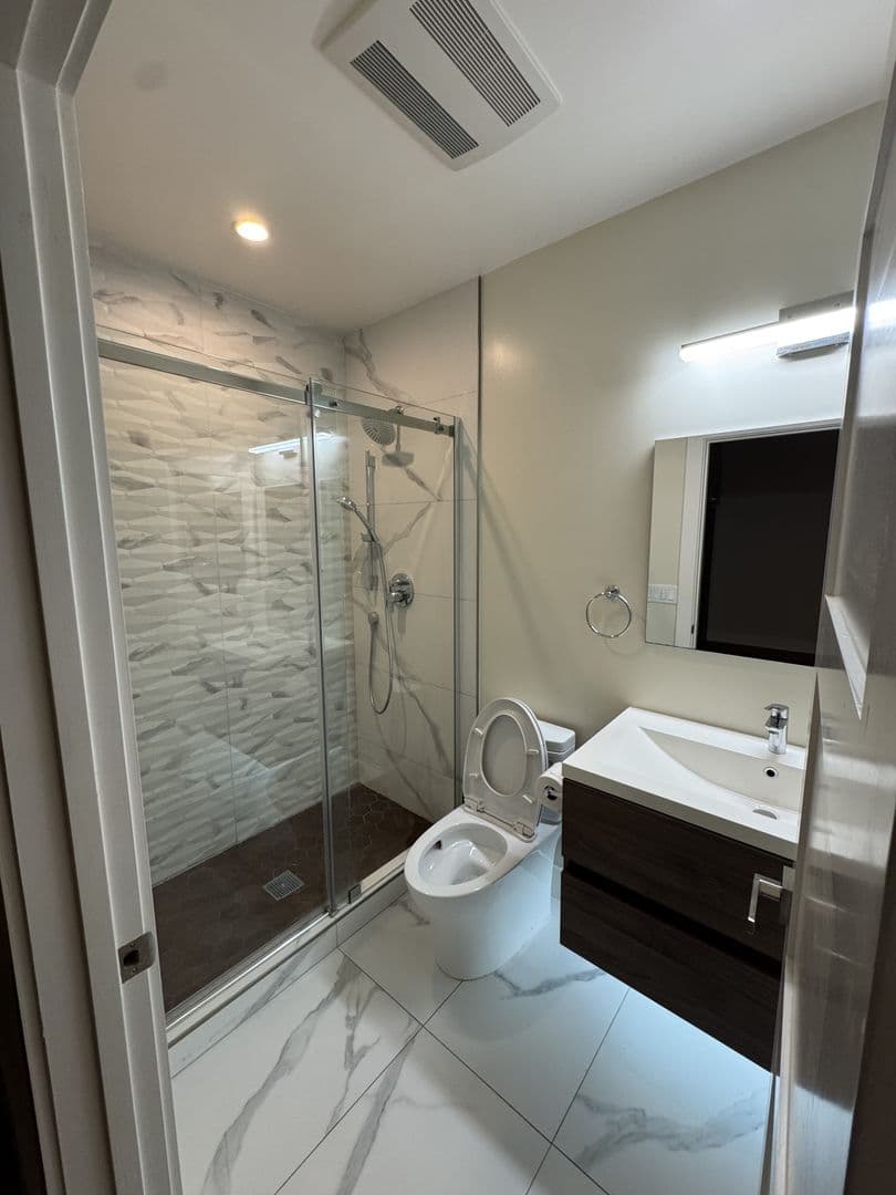 San Francisco House: 408 Rivera St