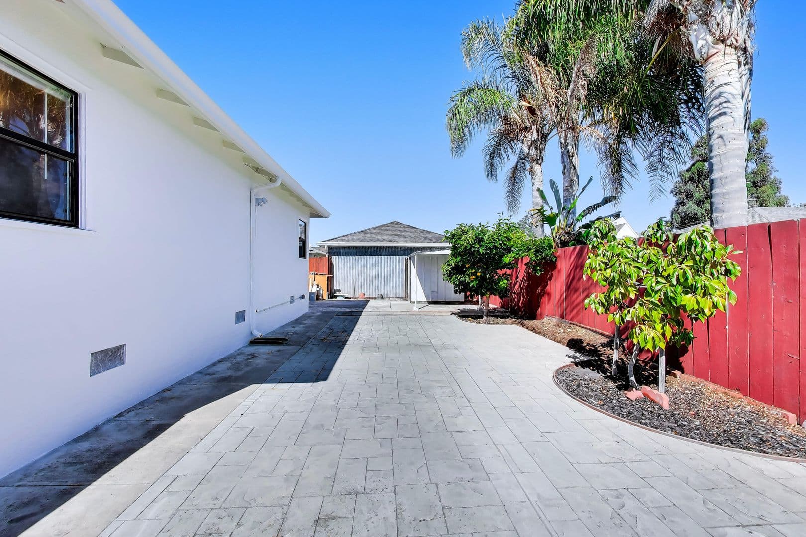 Alameda Apartment: 301-303 Maitland Dr