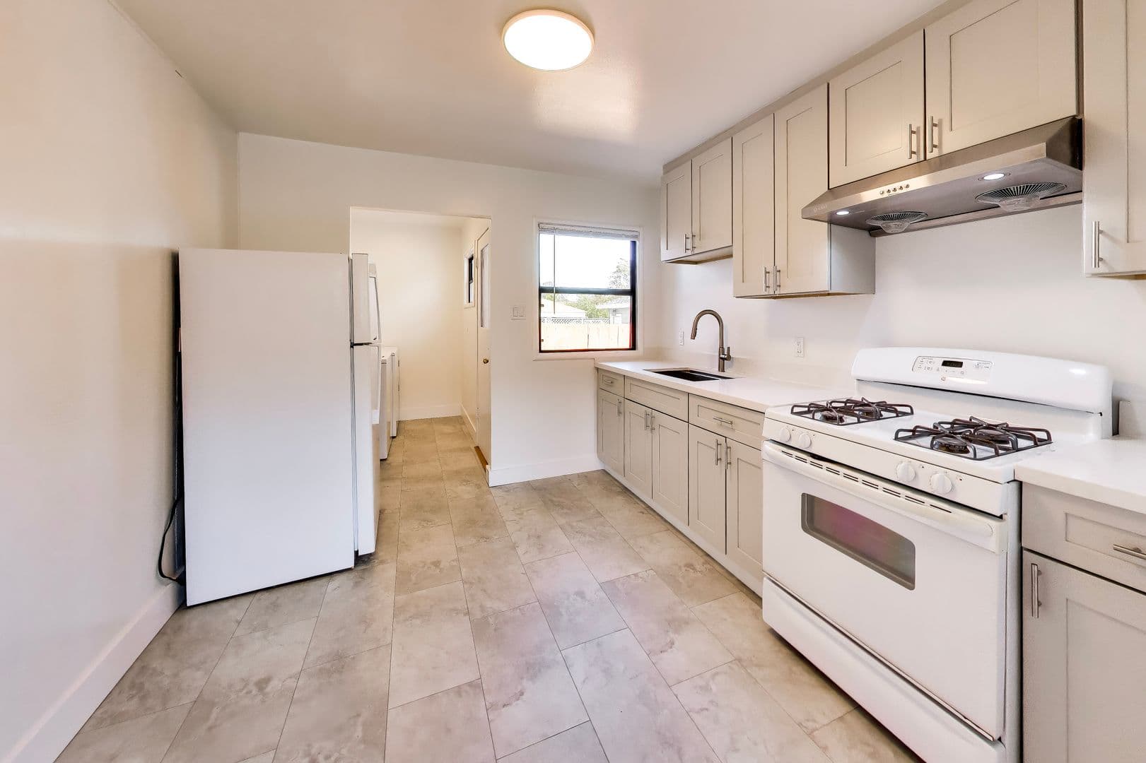 Alameda Apartment: 301-303 Maitland Dr