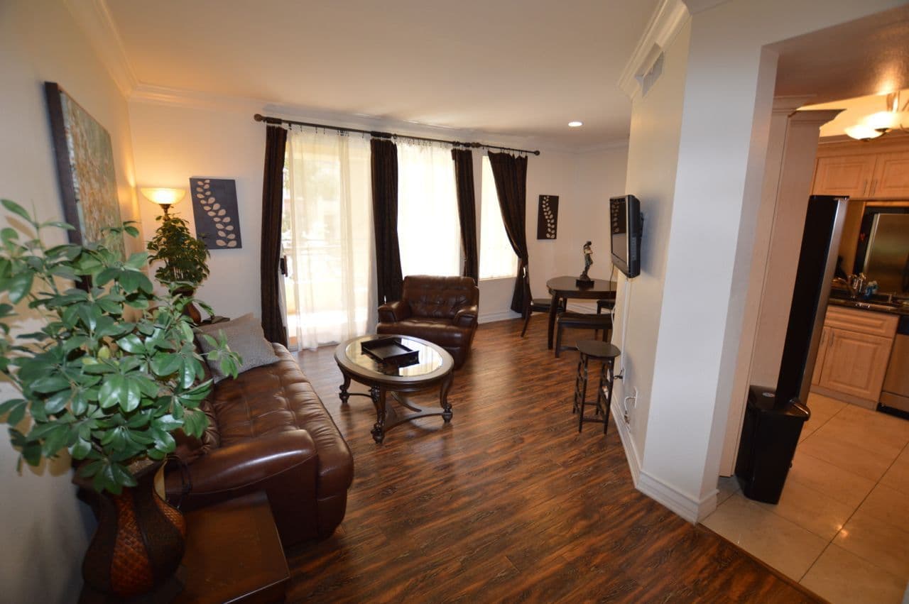 Las Vegas House: 230 E. Flamingo Rd #129