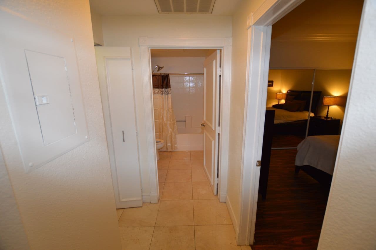 Las Vegas House: 230 E. Flamingo Rd #129