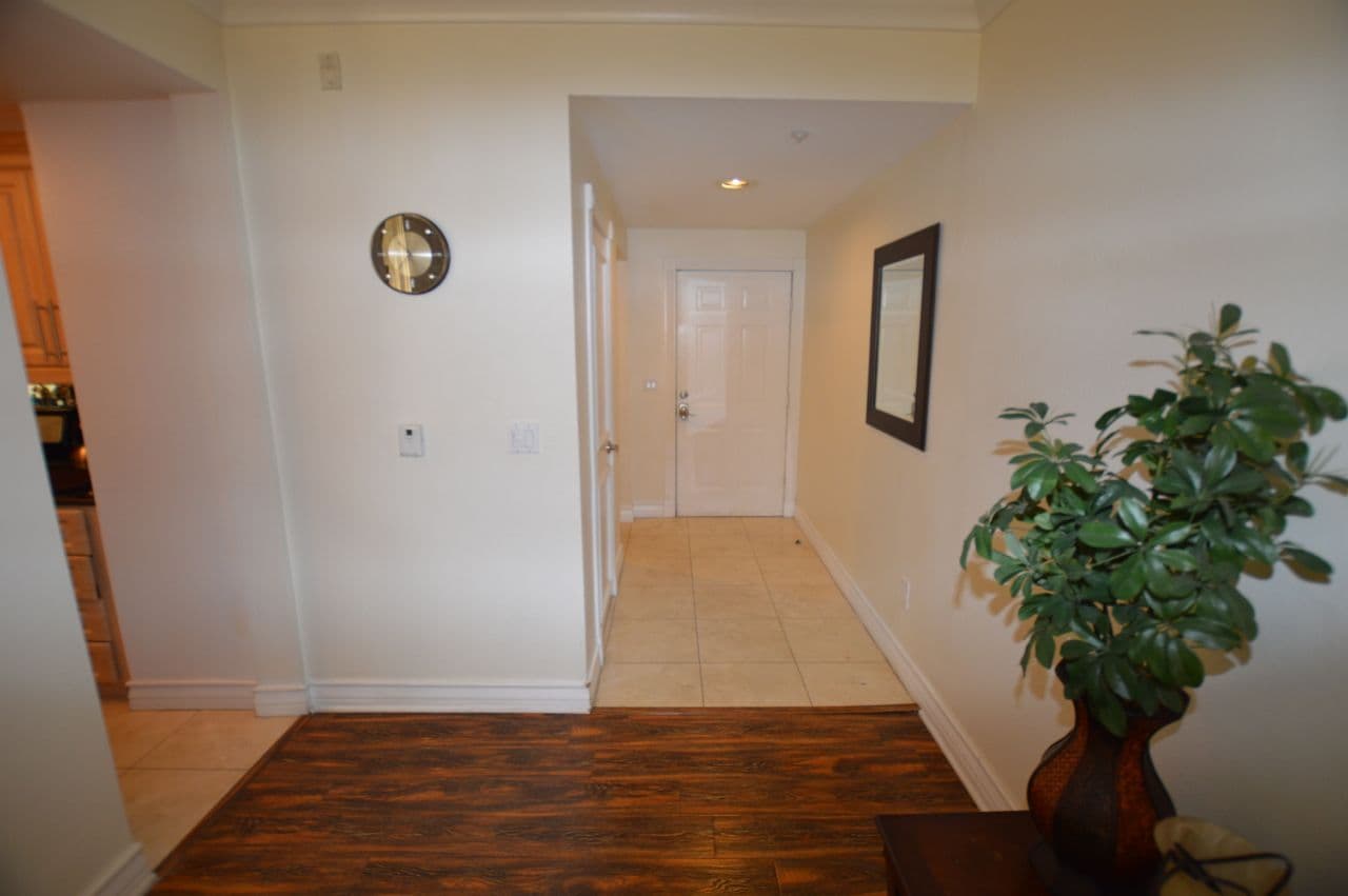 Las Vegas House: 230 E. Flamingo Rd #129