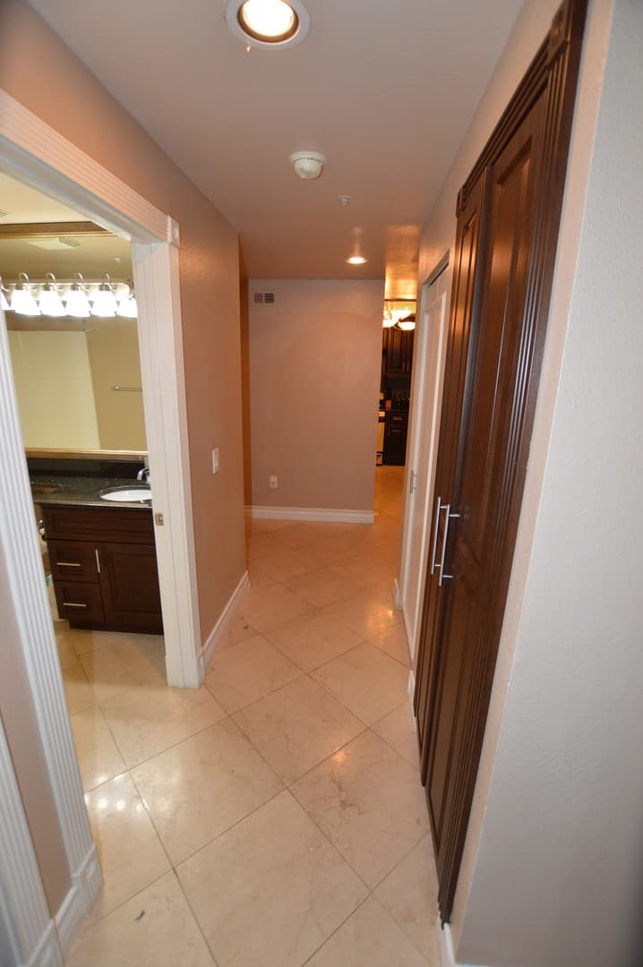 Las Vegas Condo: 230 E. Flamingo Rd. #137