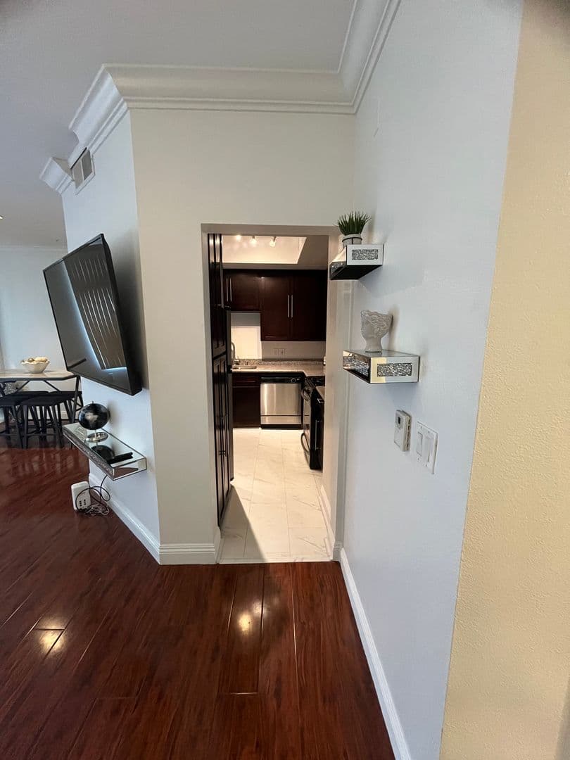 Las Vegas Condo: 220 E Flamingo Rd #229