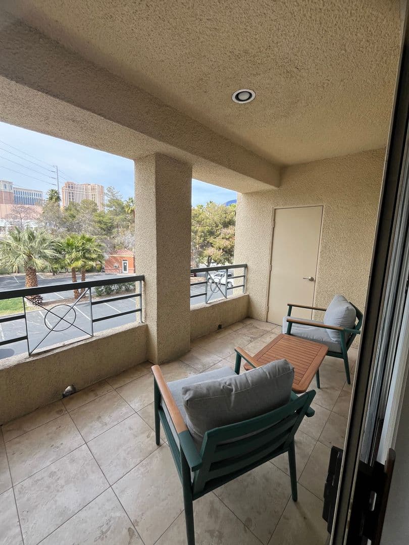 Las Vegas Condo: 220 E Flamingo Rd #229