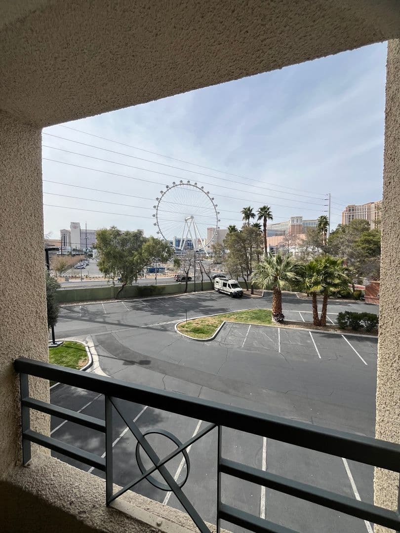 Las Vegas Condo: 220 E Flamingo Rd #229