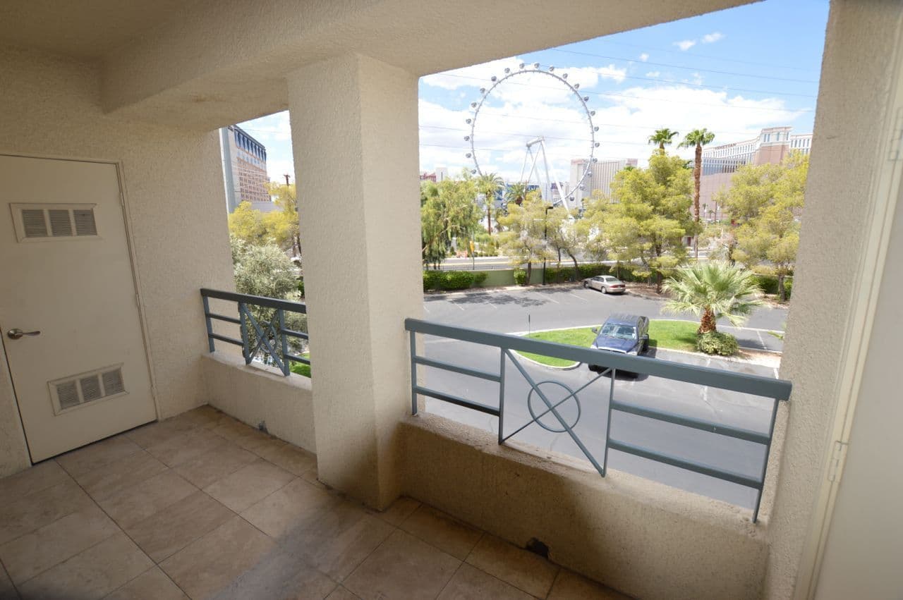 Las Vegas Condo: 220 E Flamingo Rd #229