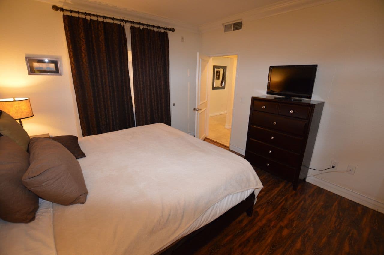 Las Vegas House: 230 E. Flamingo Rd #129