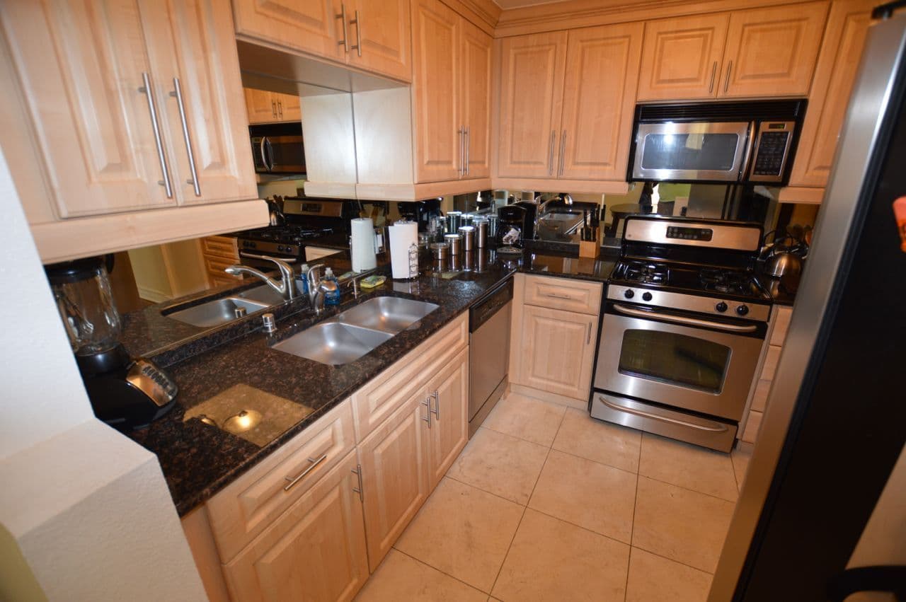 Las Vegas House: 230 E. Flamingo Rd #129