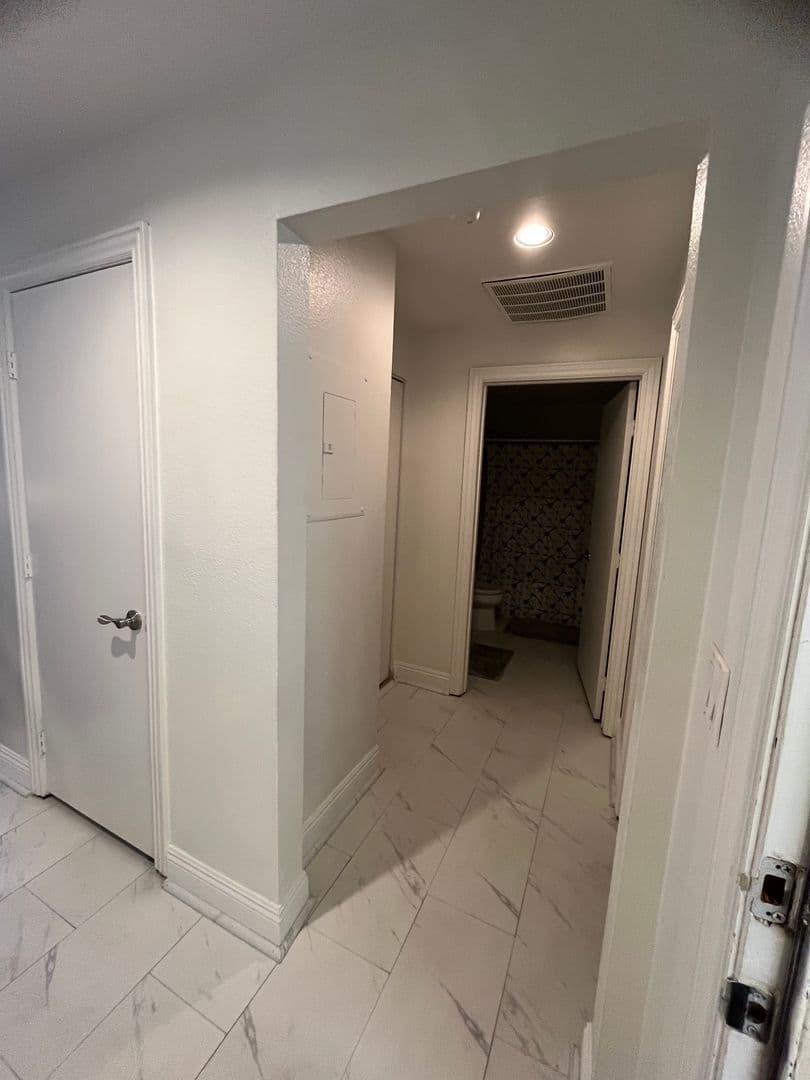 Las Vegas Condo: 220 E Flamingo Rd #229