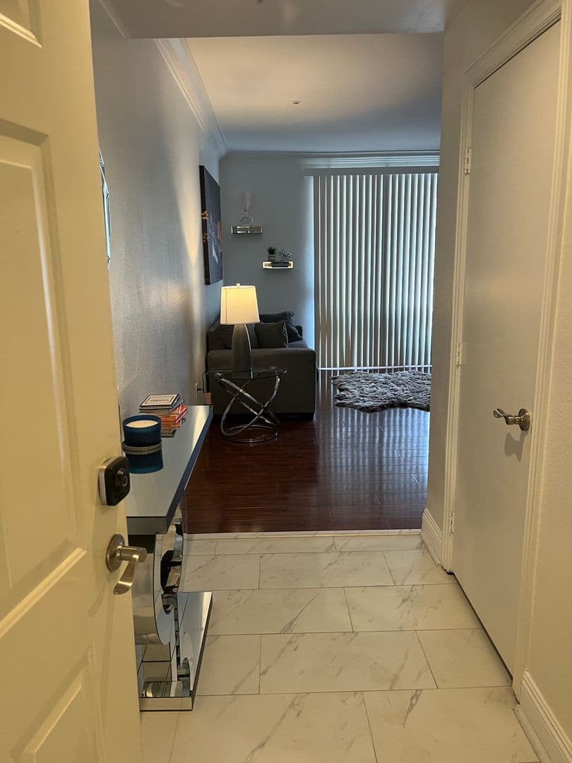 Las Vegas Condo: 220 E Flamingo Rd #229