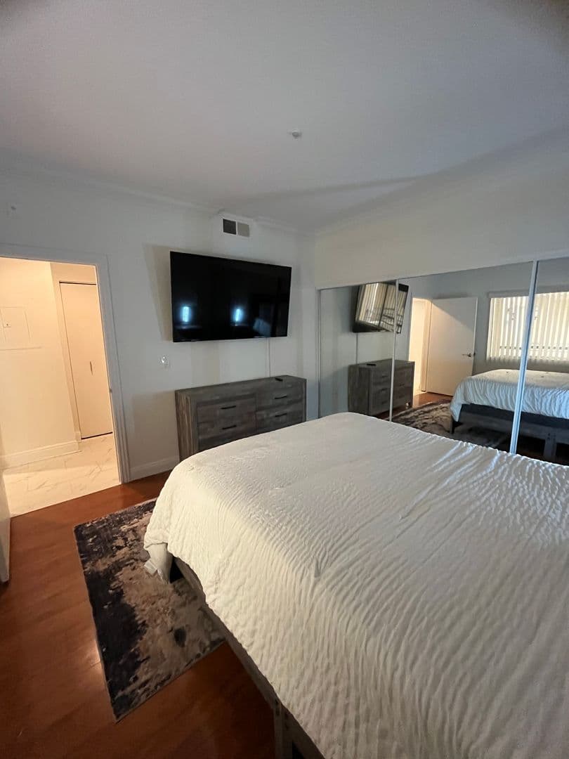 Las Vegas Condo: 220 E Flamingo Rd #229