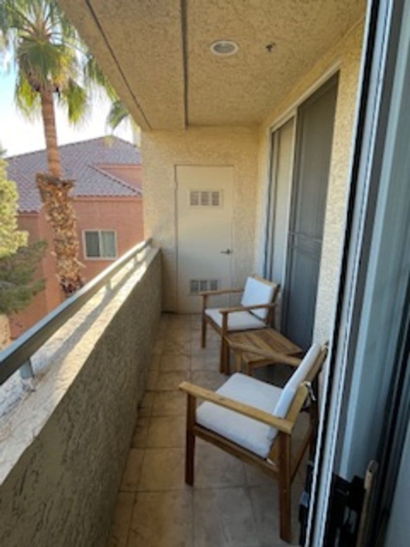 Las Vegas Condo: 230 E Flamingo Rd #406