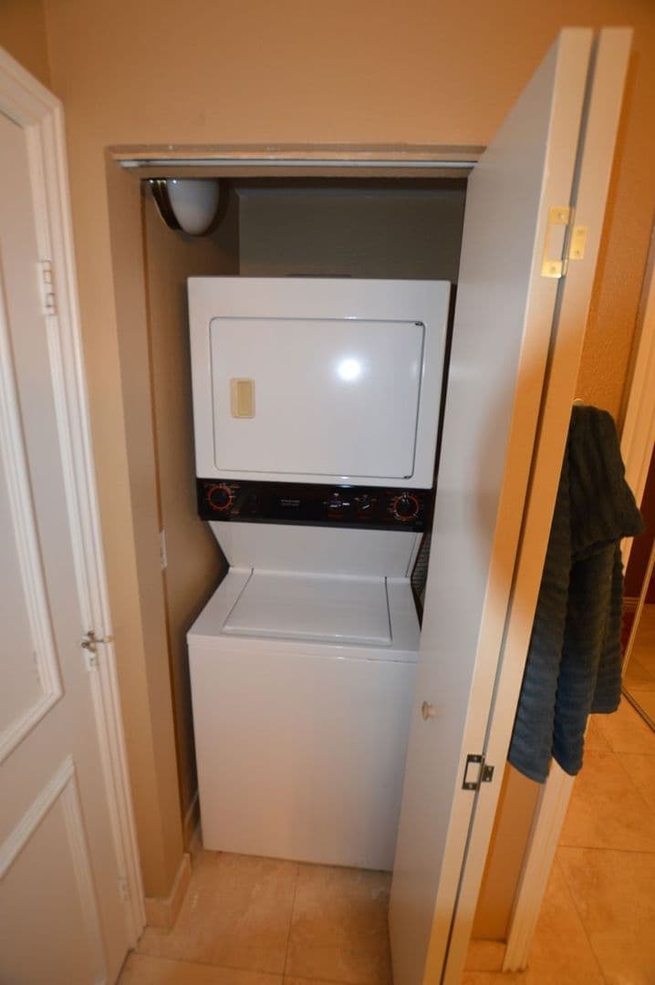 Las Vegas Condo: 260 E. Flamingo Rd. #335