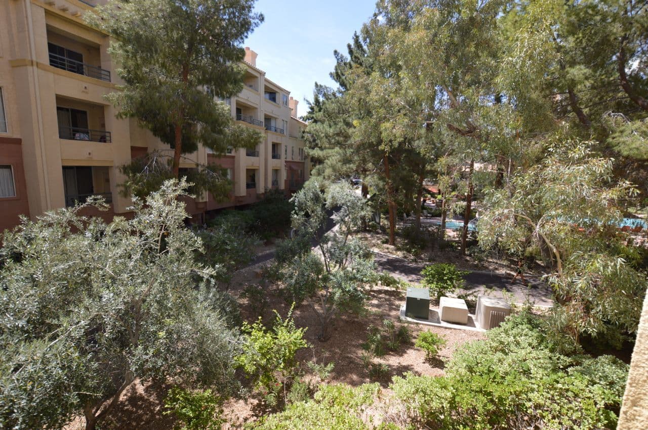 Las Vegas House: 230 E. Flamingo Rd #129