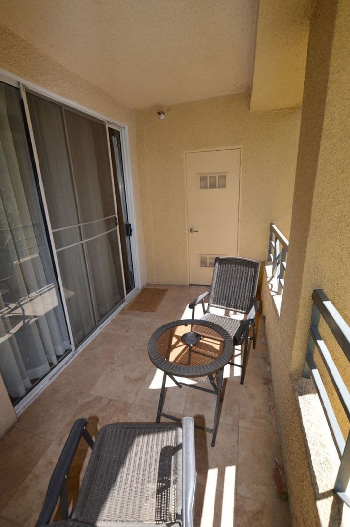 Las Vegas House: 230 E. Flamingo Rd #129