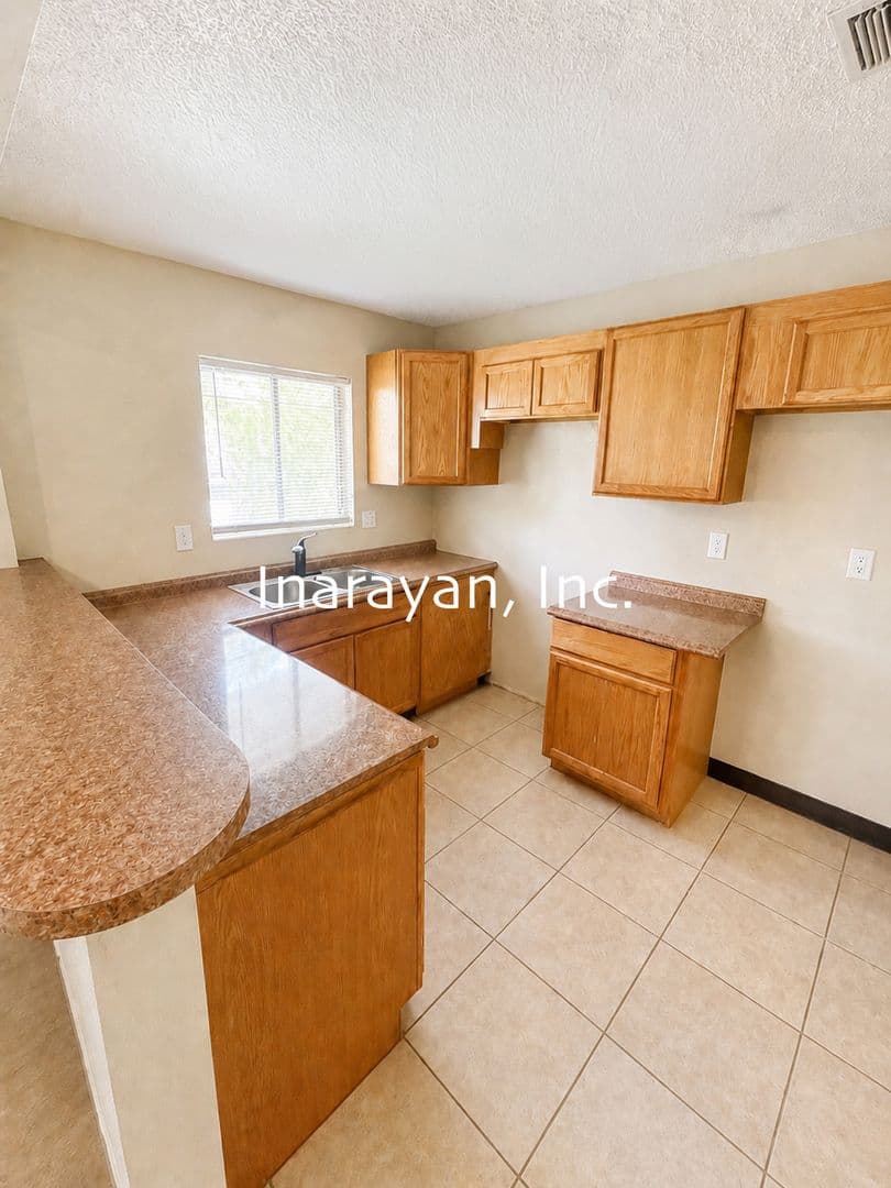 Daytona Beach Apartment: 133 Kingston Ave