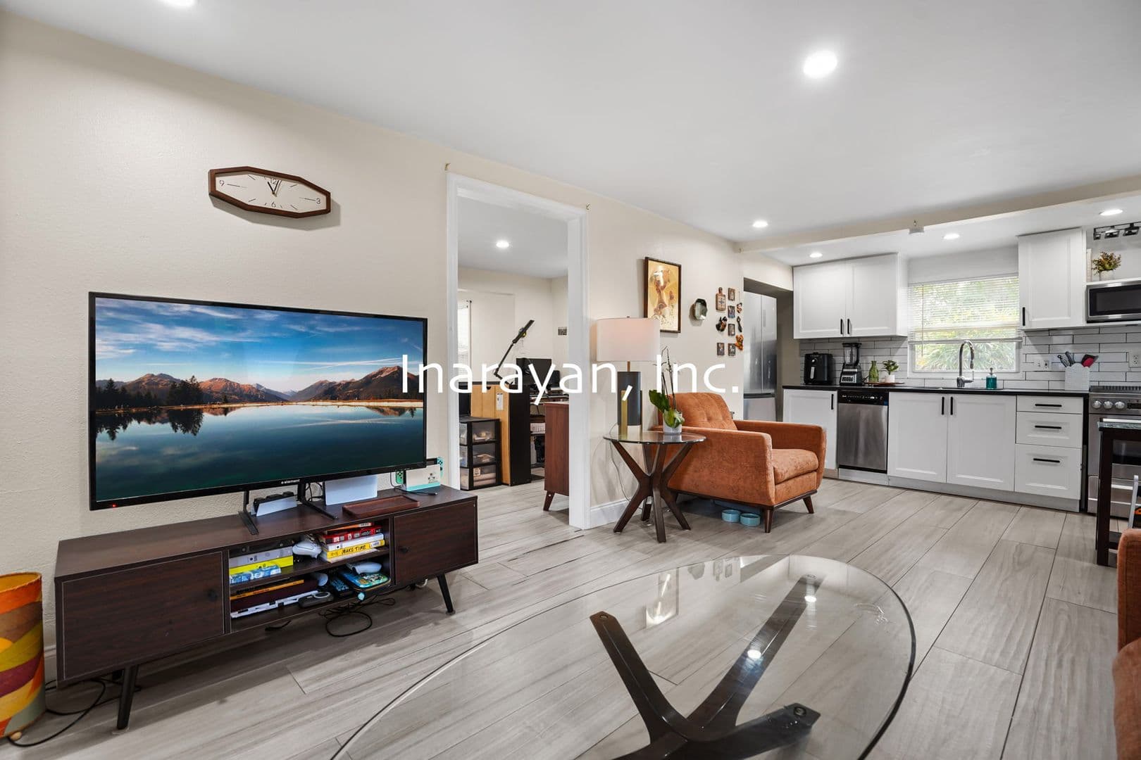 Maitland Apartment: 249 Orange Pl