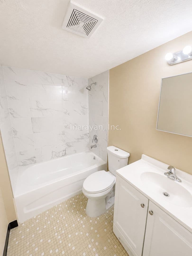 Daytona Beach Apartment: 133 Kingston Ave