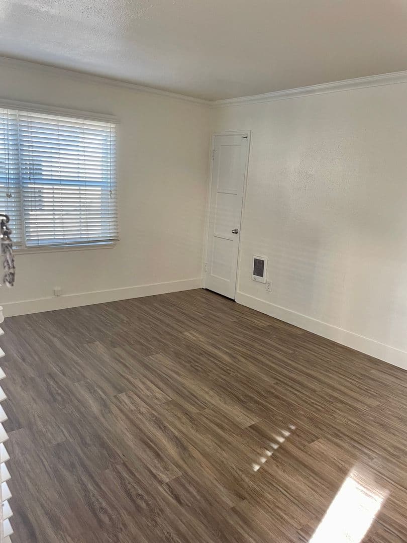 Coronado Apartment: 129-143 D Avenue