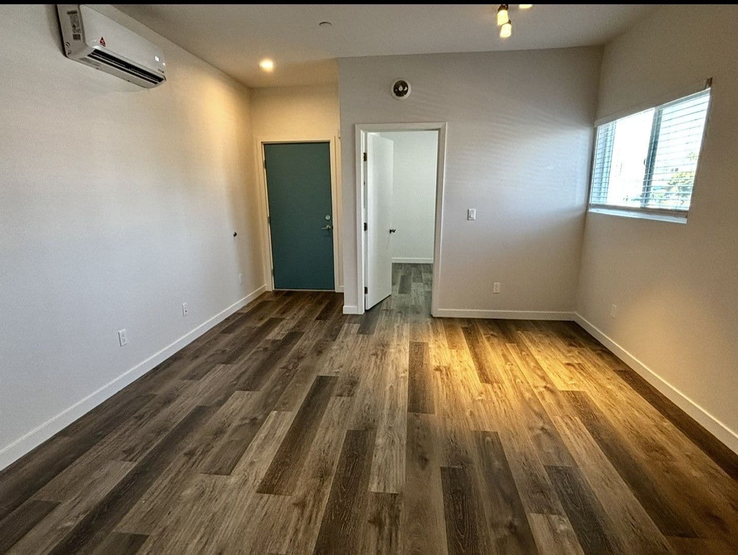 San Diego Apartment: 2187 Everett Avenue #3