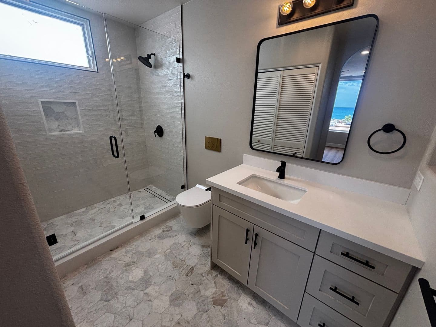 La Jolla Apartment: 344 Prospect St