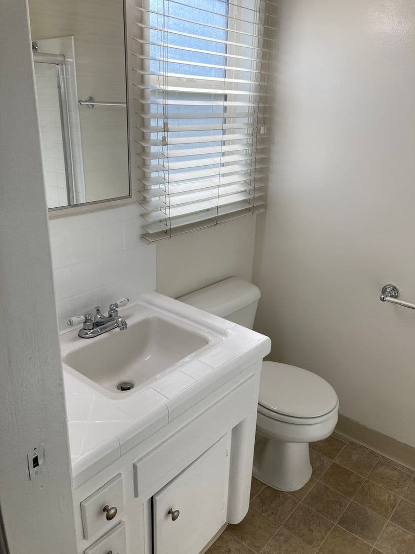 Coronado Apartment: 129-143 D Avenue