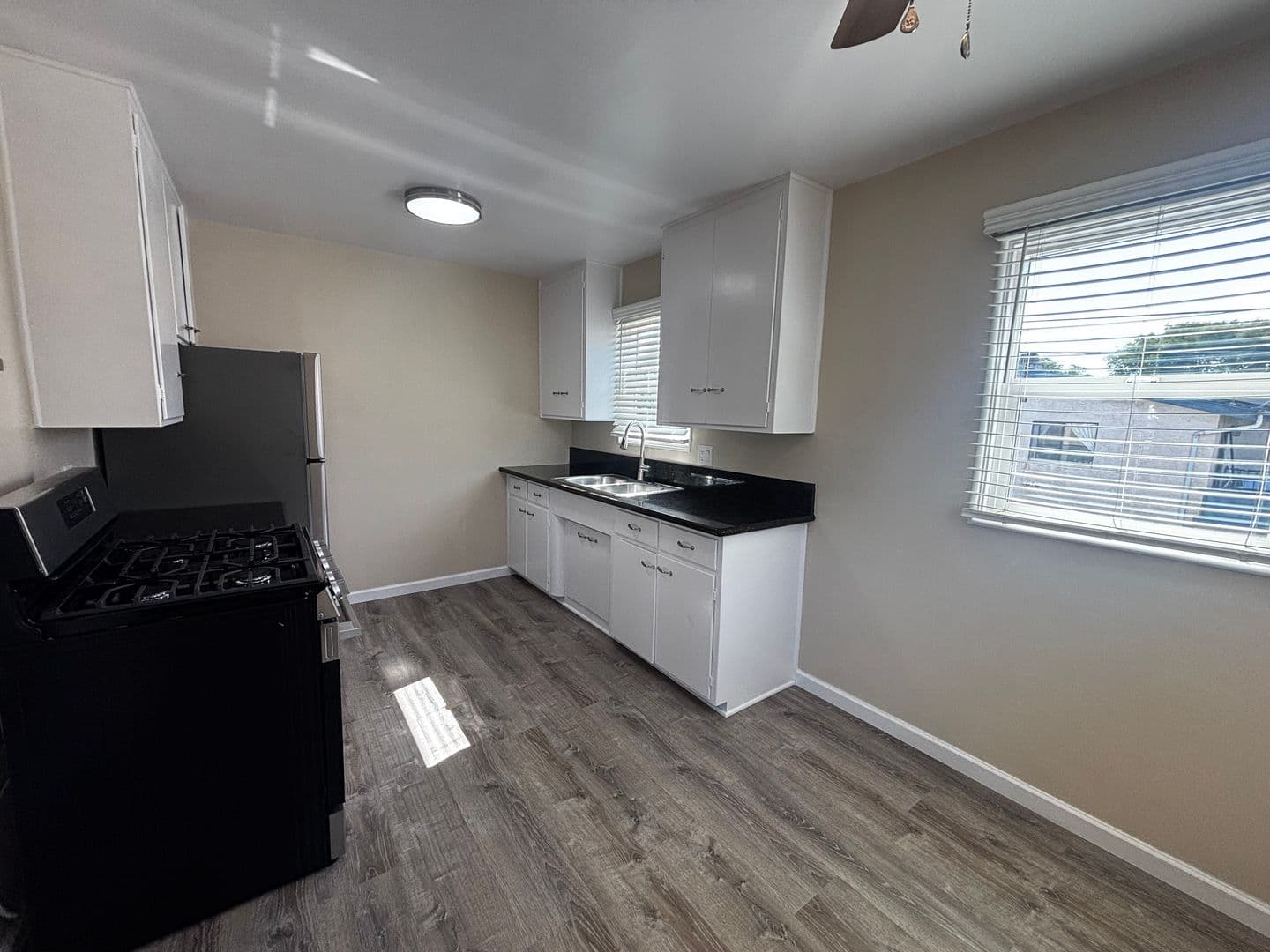 San Diego Apartment: 1017-1031 Diamond Street