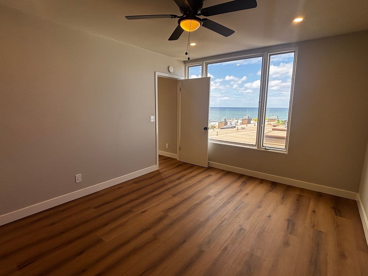 La Jolla Apartment: 344 Prospect St