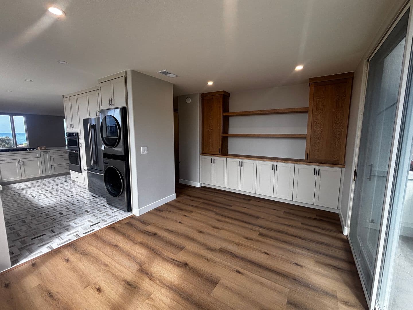 La Jolla Apartment: 344 Prospect St