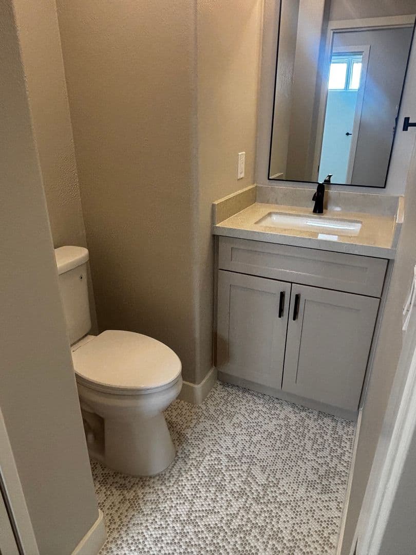 La Jolla Apartment: 344 Prospect St