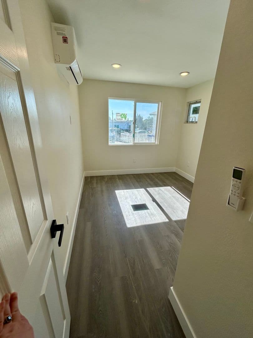 San Diego Apartment: 4776-4778 1/2 Castle Avenue  - 4782