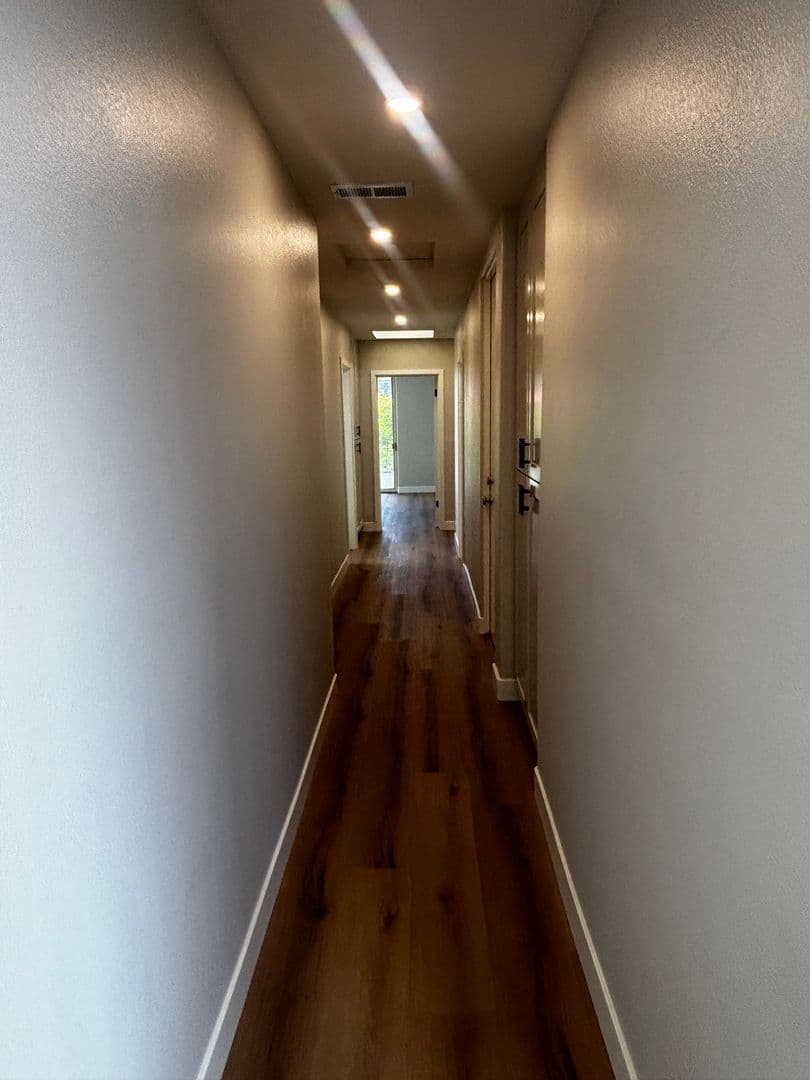La Jolla Apartment: 344 Prospect St