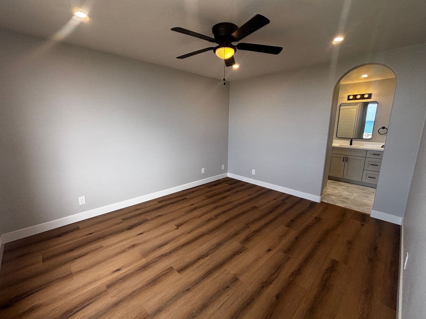 La Jolla Apartment: 344 Prospect St