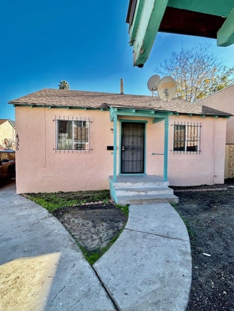 San Diego Apartment: 4355 44th Street