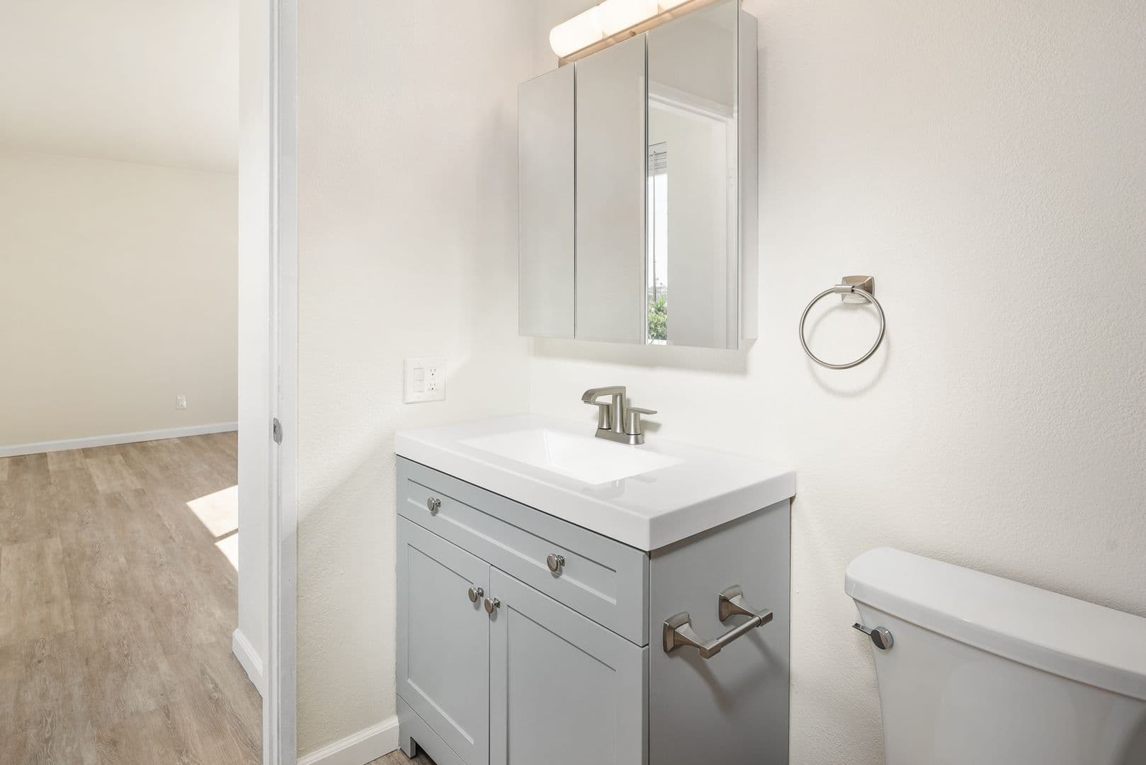 San Diego Apartment: 3736 Jemez Dr #6