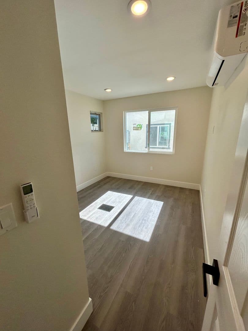 San Diego Apartment: 4776-4778 1/2 Castle Avenue  - 4782