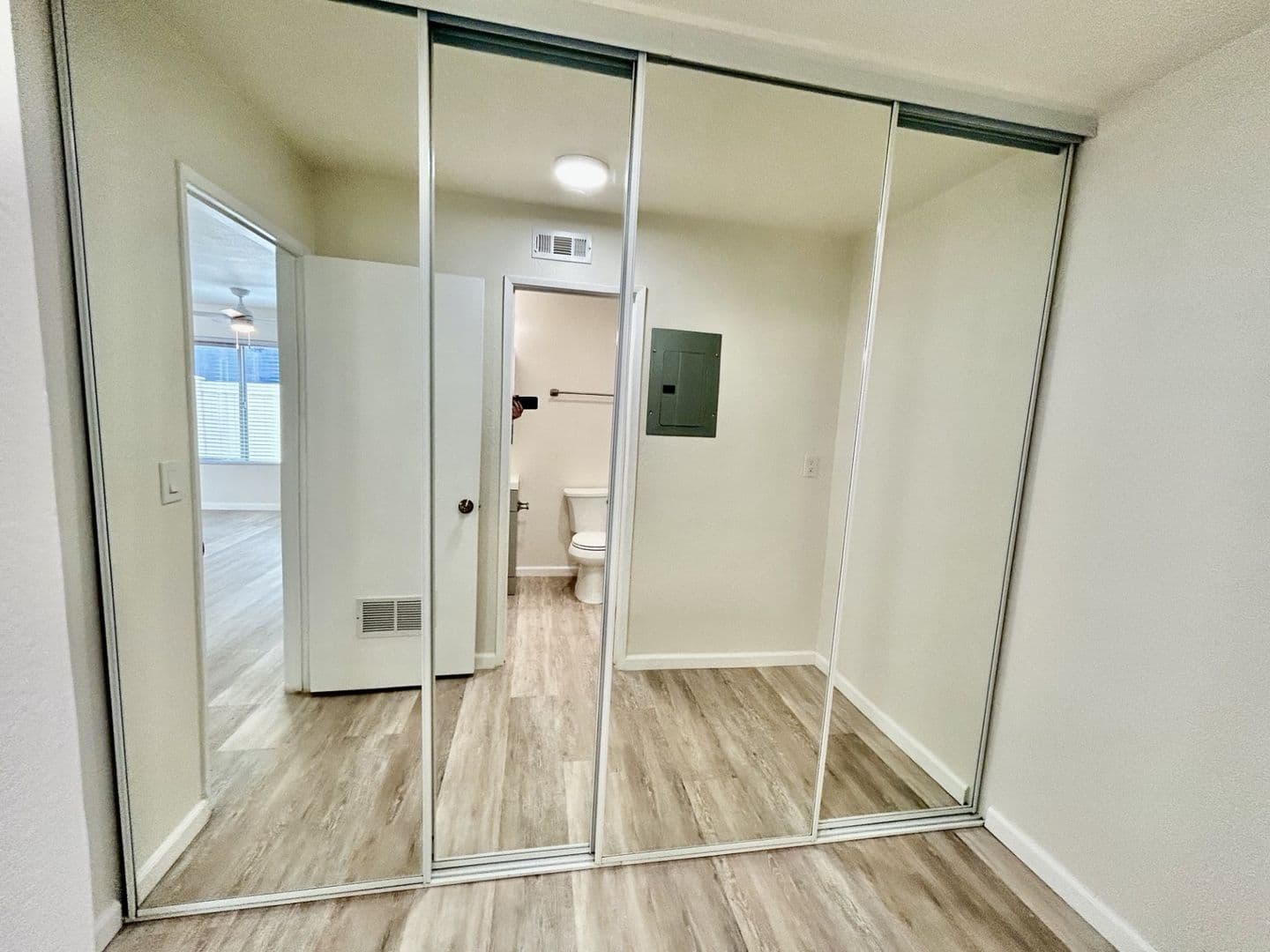 San Diego Apartment: 3736 Jemez Dr #8