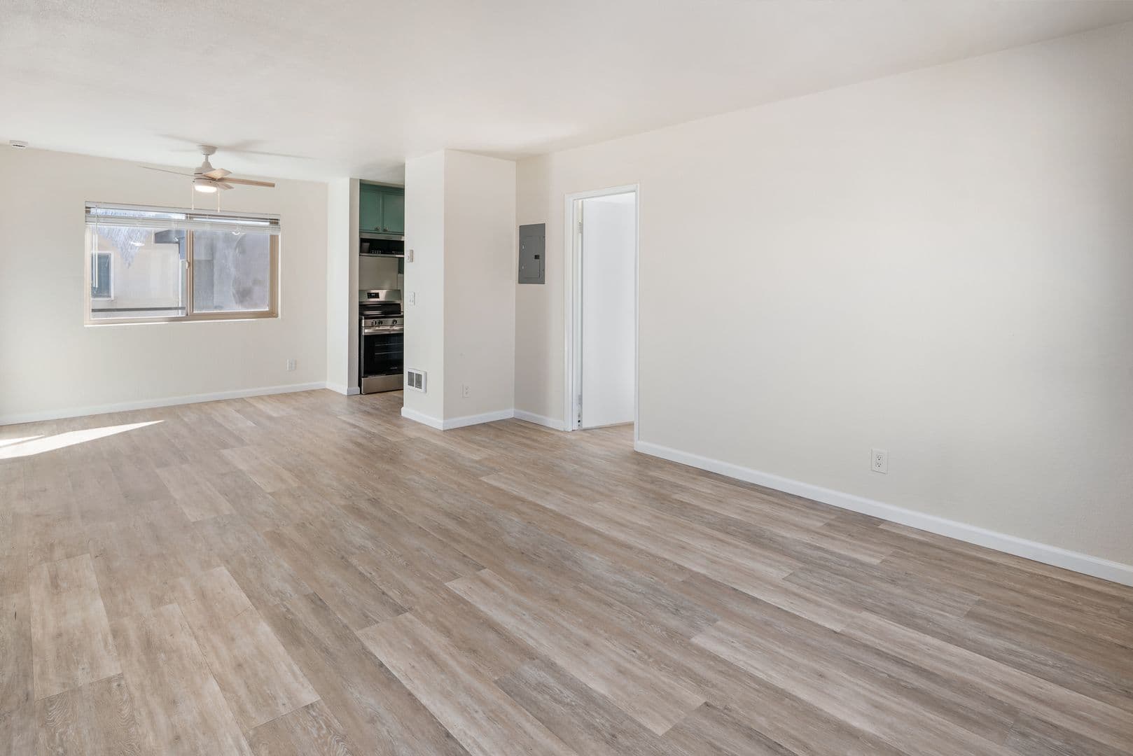 San Diego Apartment: 3736 Jemez Dr #6