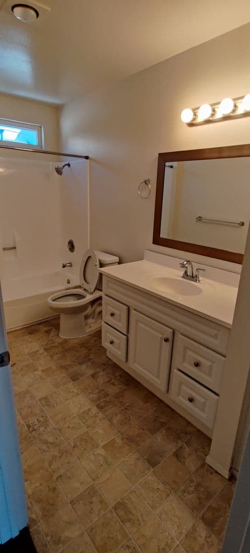 San Diego Apartment: 2030 Cypress Avenue