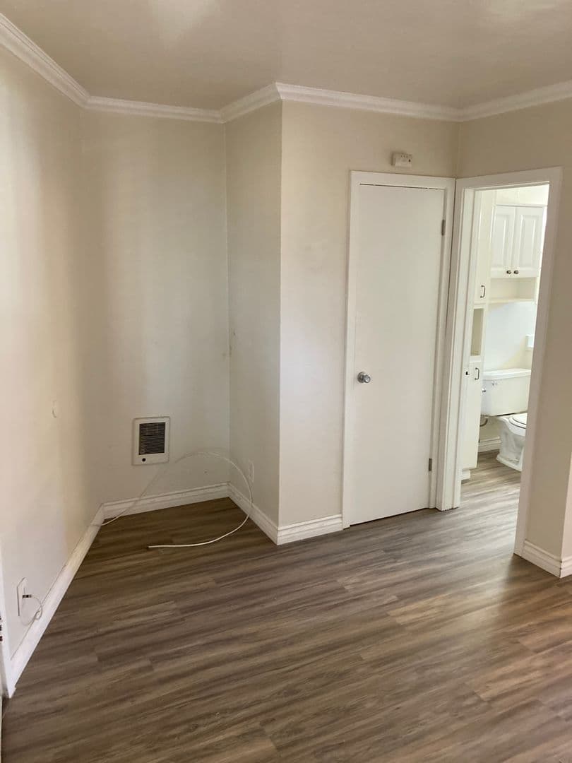 San Diego Apartment: 1239 Hornblend Street, #3
