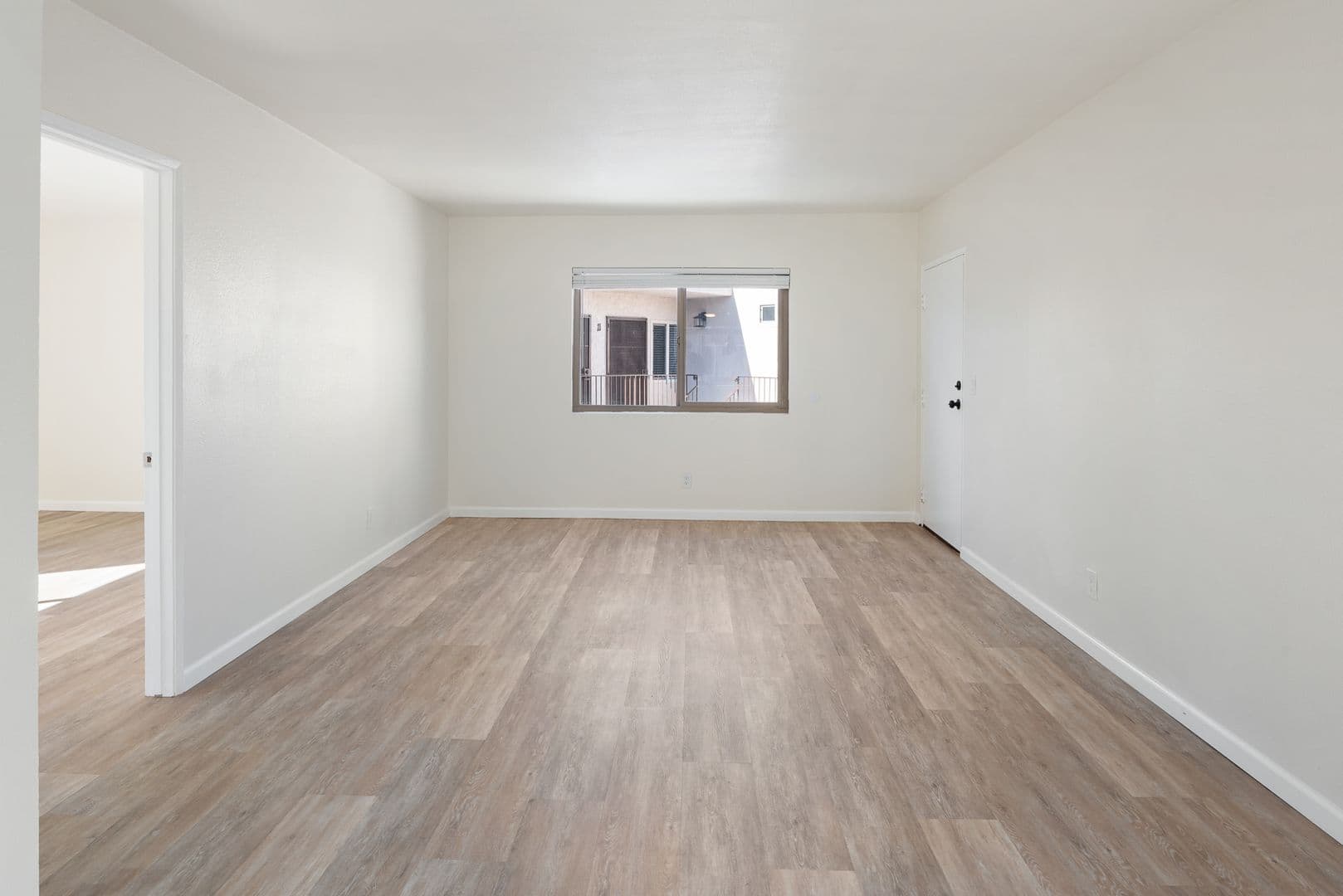 San Diego Apartment: 3736 Jemez Dr #6