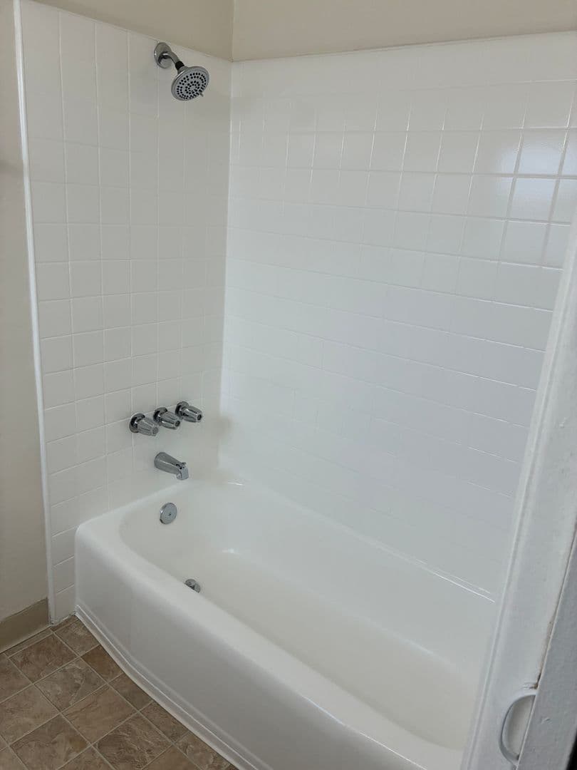 Coronado Apartment: 129-143 D Avenue