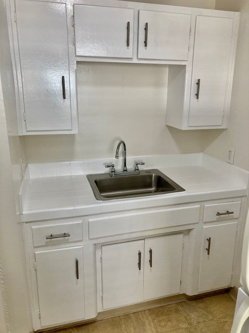 Coronado Apartment: 129-143 D Avenue