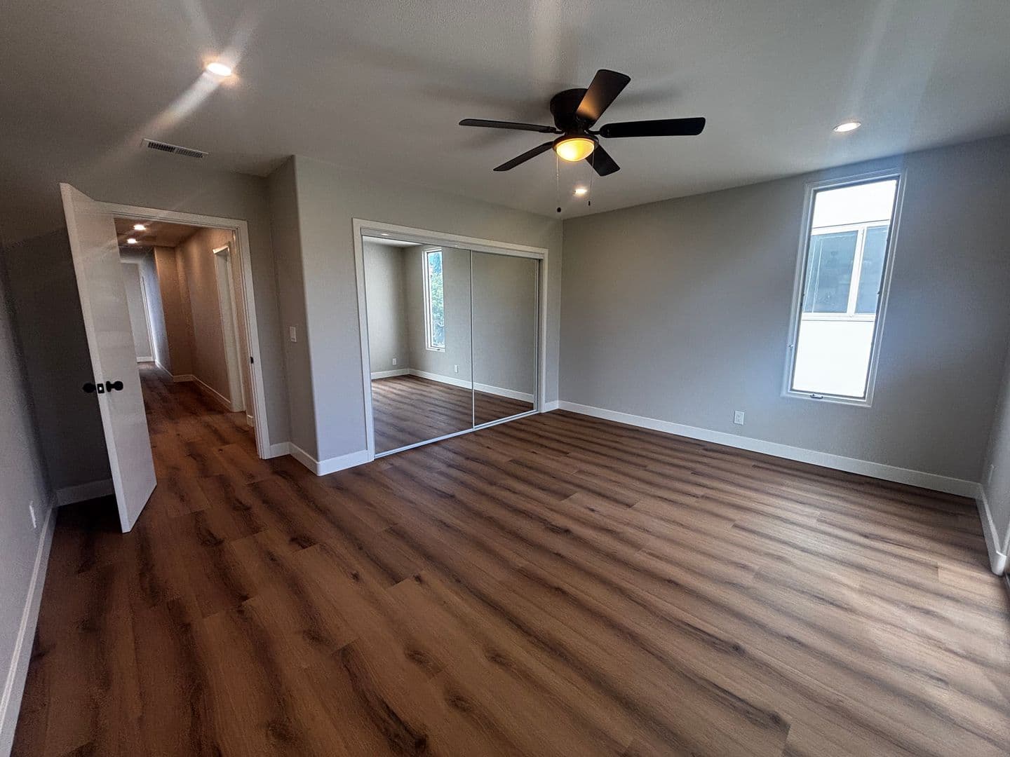 La Jolla Apartment: 344 Prospect St
