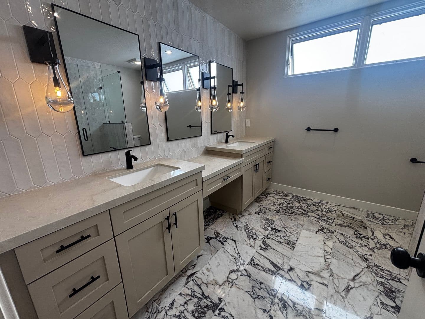 La Jolla Apartment: 344 Prospect St